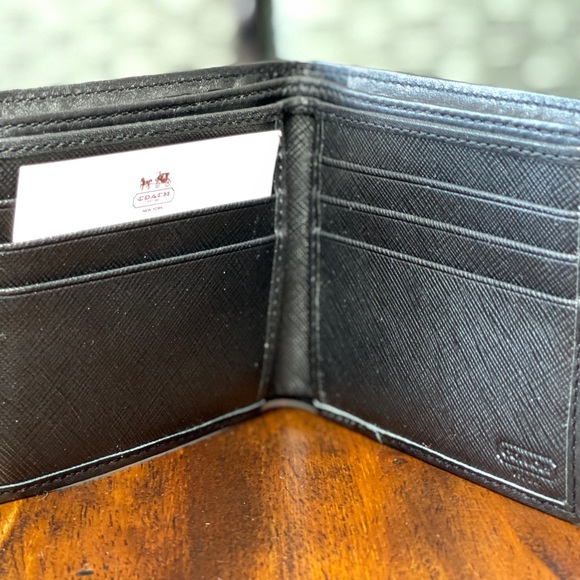 Authentic COACH Men’s Bi-fold Wallet - Picture 2 of 5
